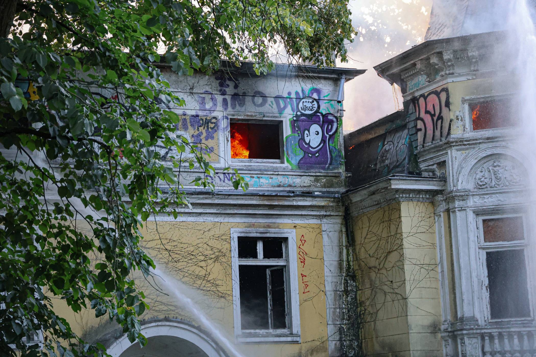 Das Gebäude ist einsturzgefährdet.