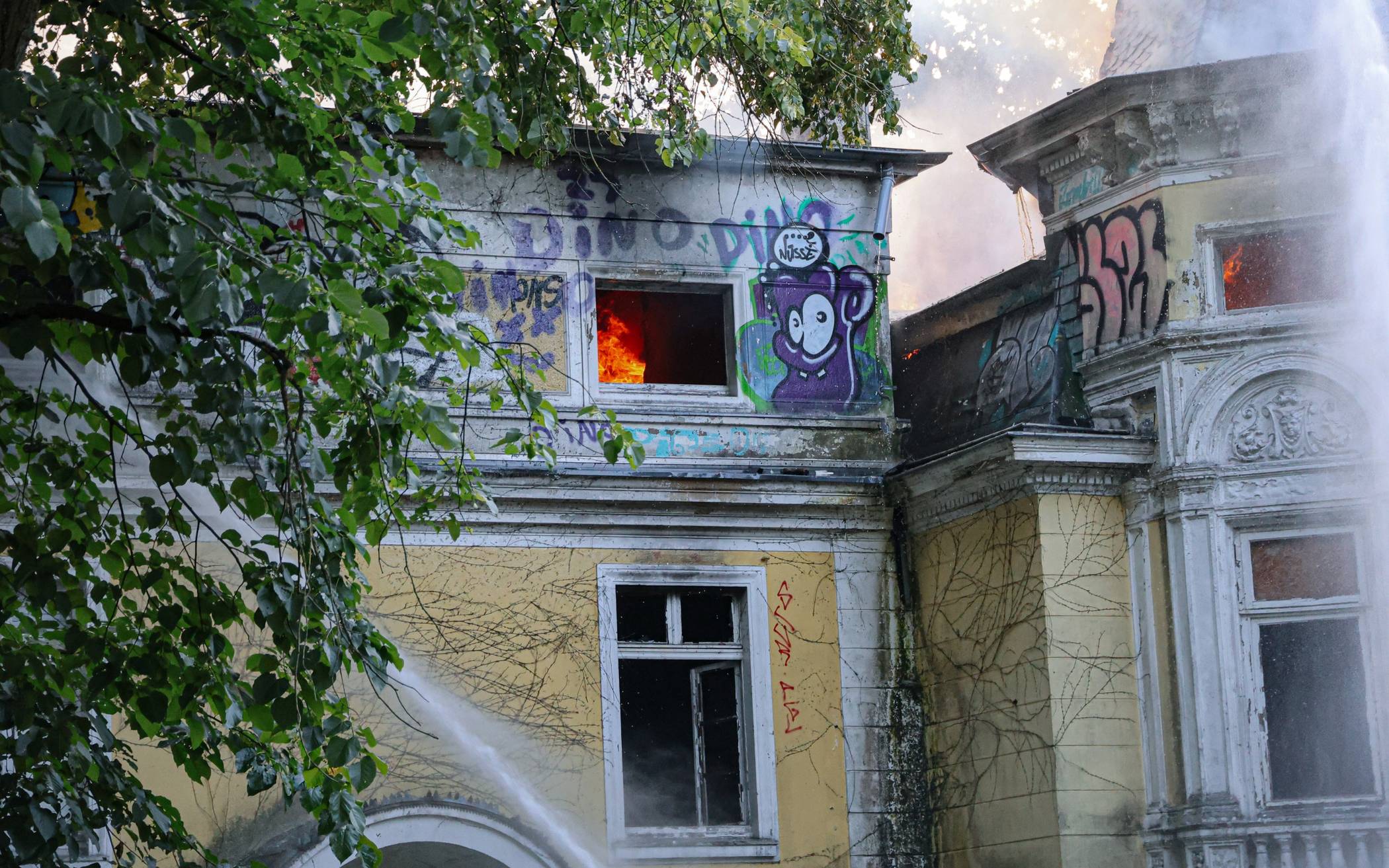 Das Gebäude ist einsturzgefährdet.