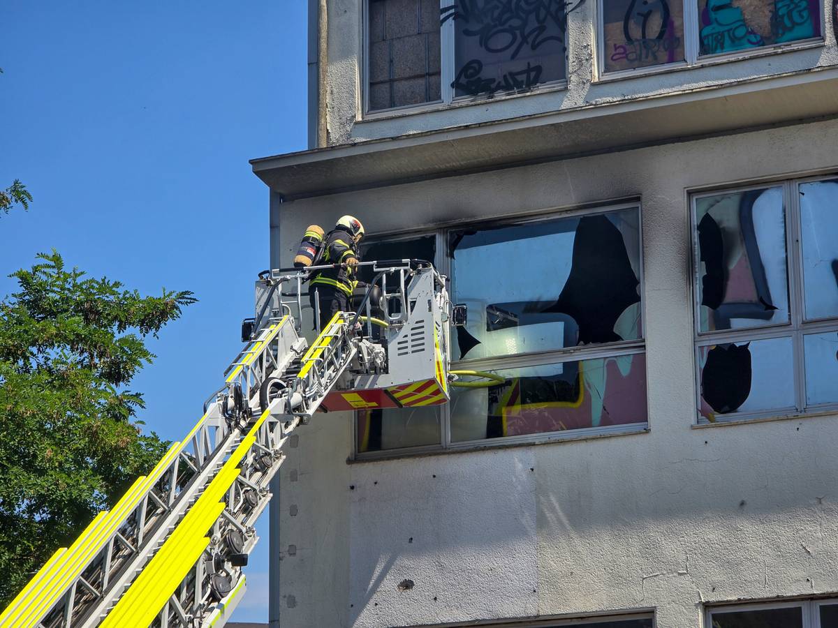 „Explosionsartige Geräusche“ aus Industrieruine in Barmen