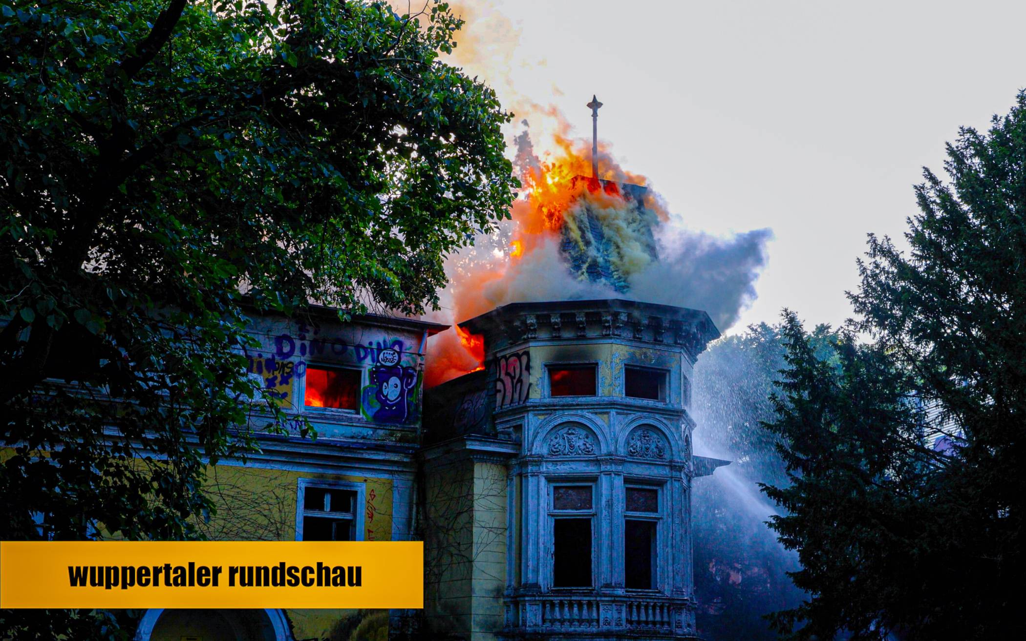 Video: Villa-Großbrand am Robert-Koch-Platz