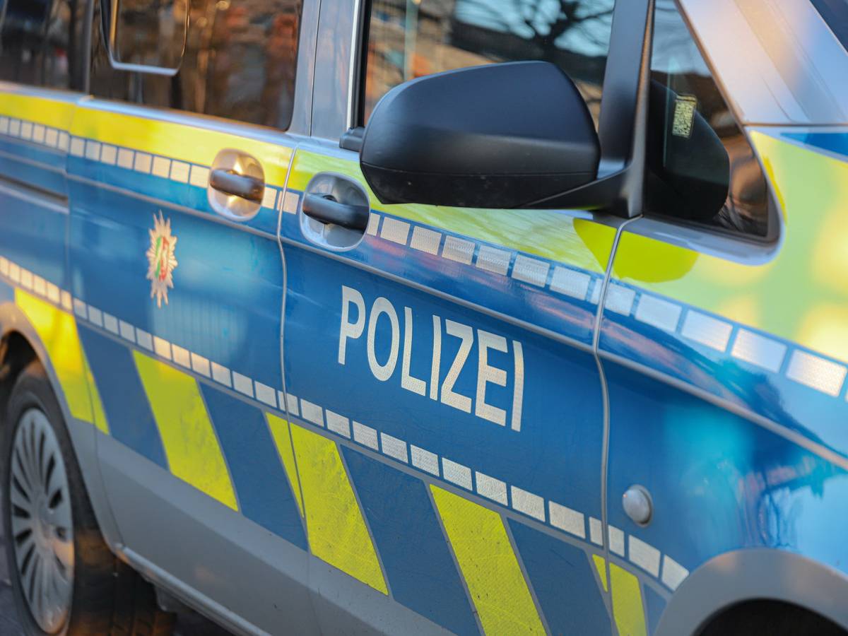 Fahndung nach Frau in einem grünen VW