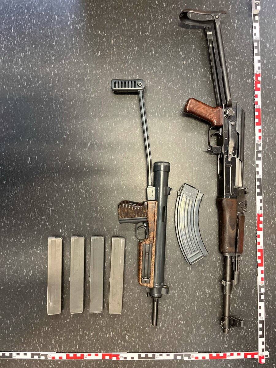 Gefundene Waffen und Munition.