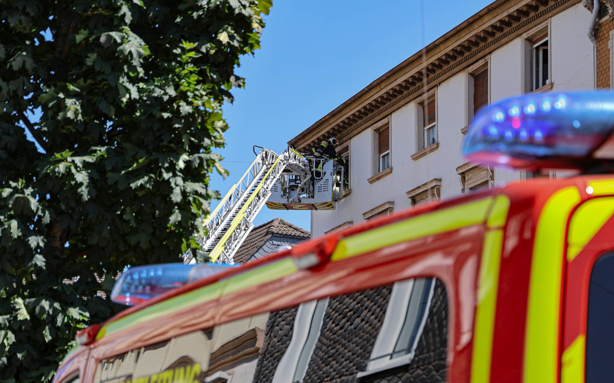 Über die Drehleiter ging es ins