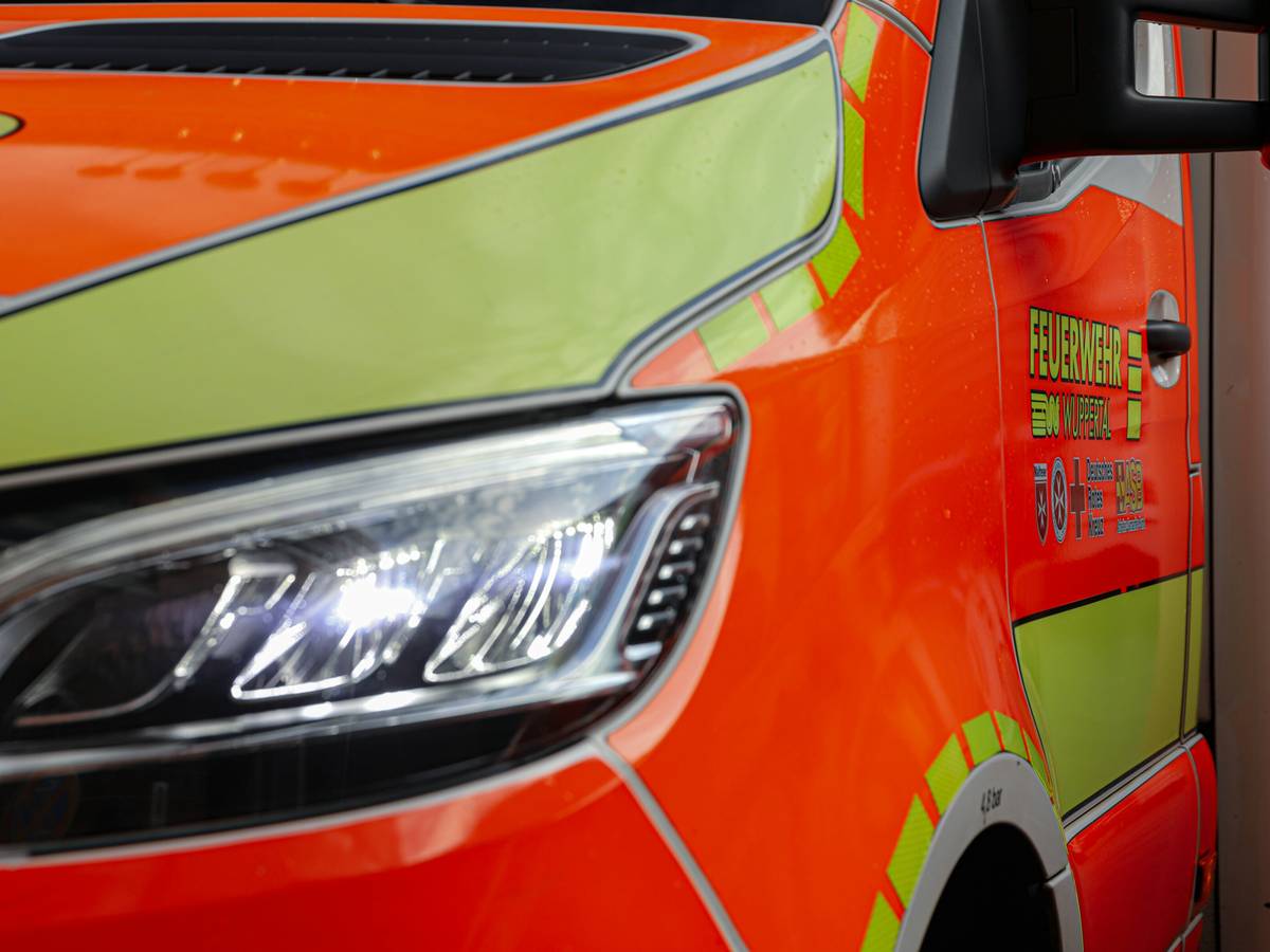 Busse stoßen beim Abbiegen zusammen