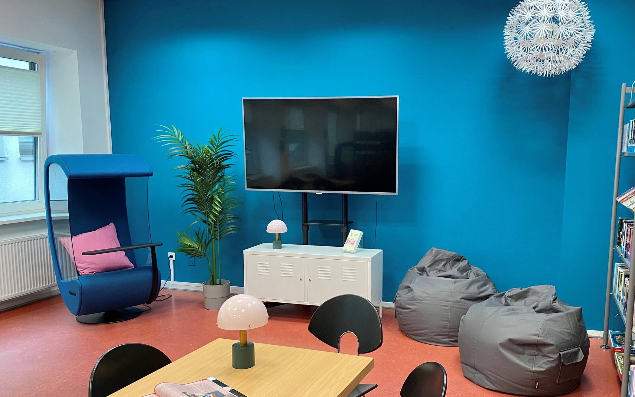 Das neue Ambiente der Jugendbibliothek.