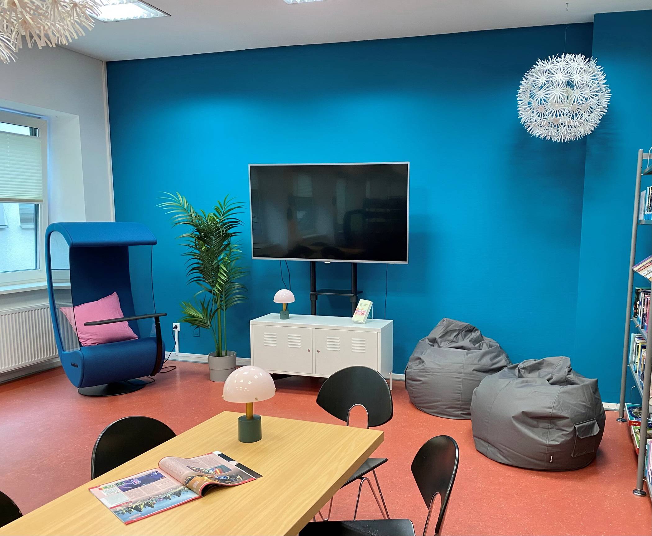  Das neue Ambiente der Jugendbibliothek. 