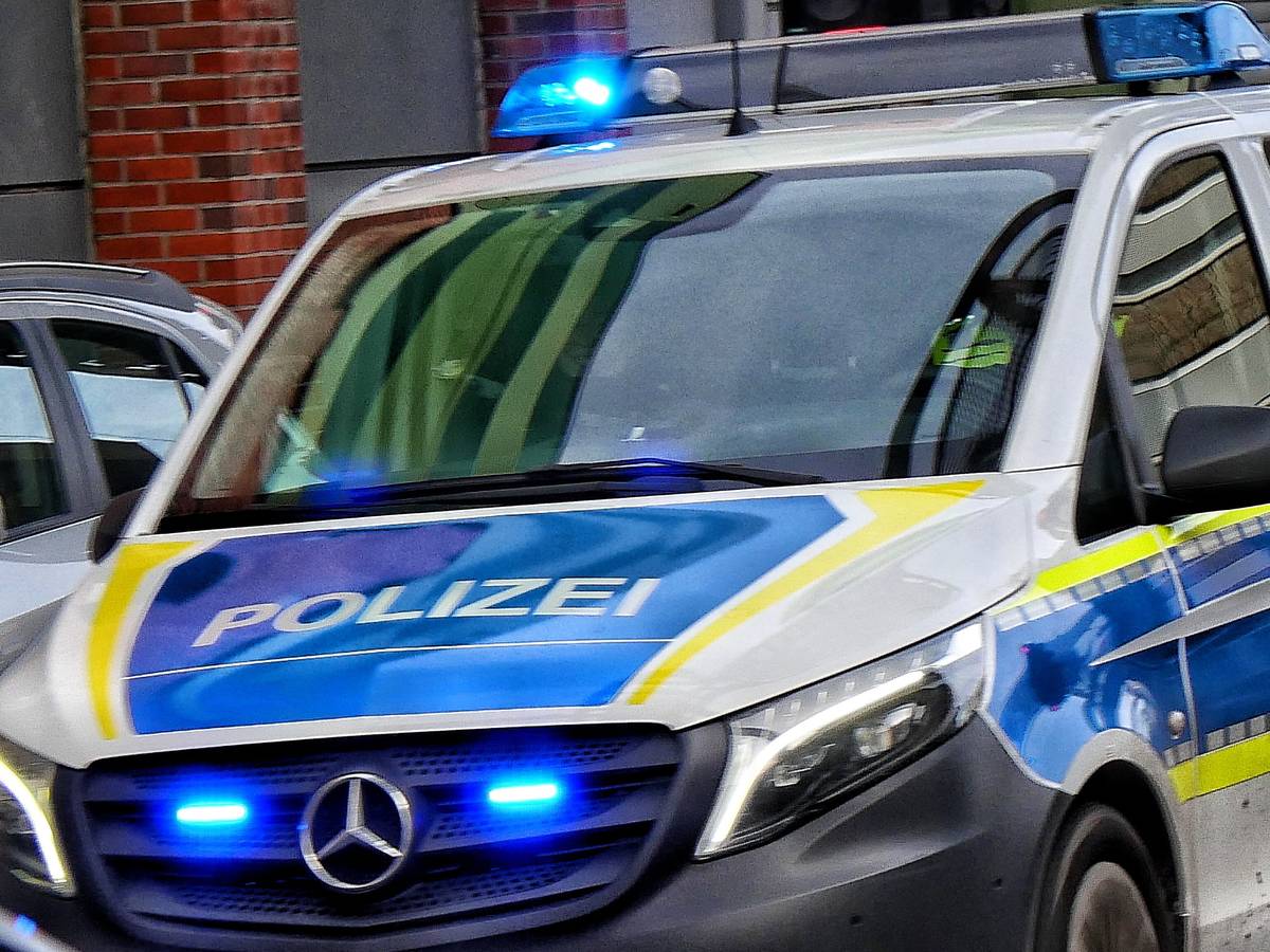 Mann beschädigt Autos in Parkhaus