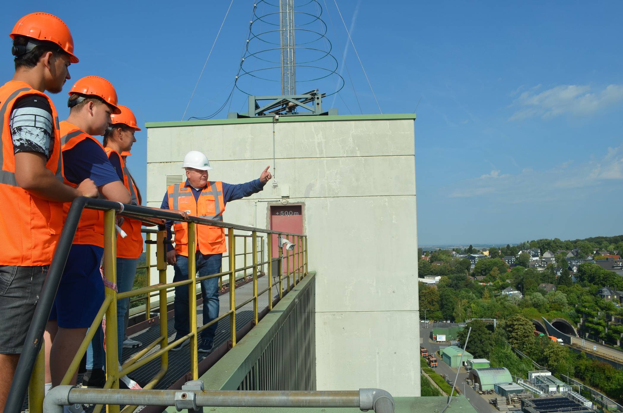  Ausblick von ganz oben – auch bis zum Burgholztunnel. 