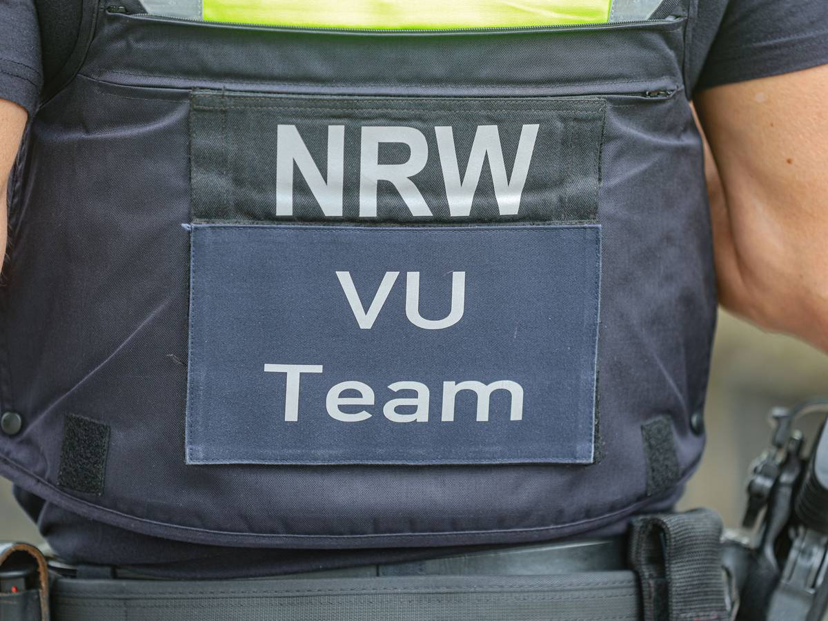 Frau nach Überschlag auf der A46 in Lebensgefahr