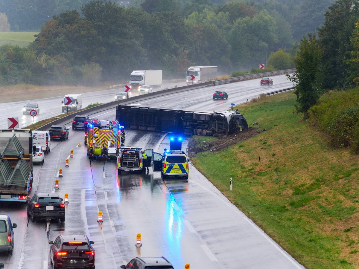 Umgekippter LKW sorgt für Stau auf der A1