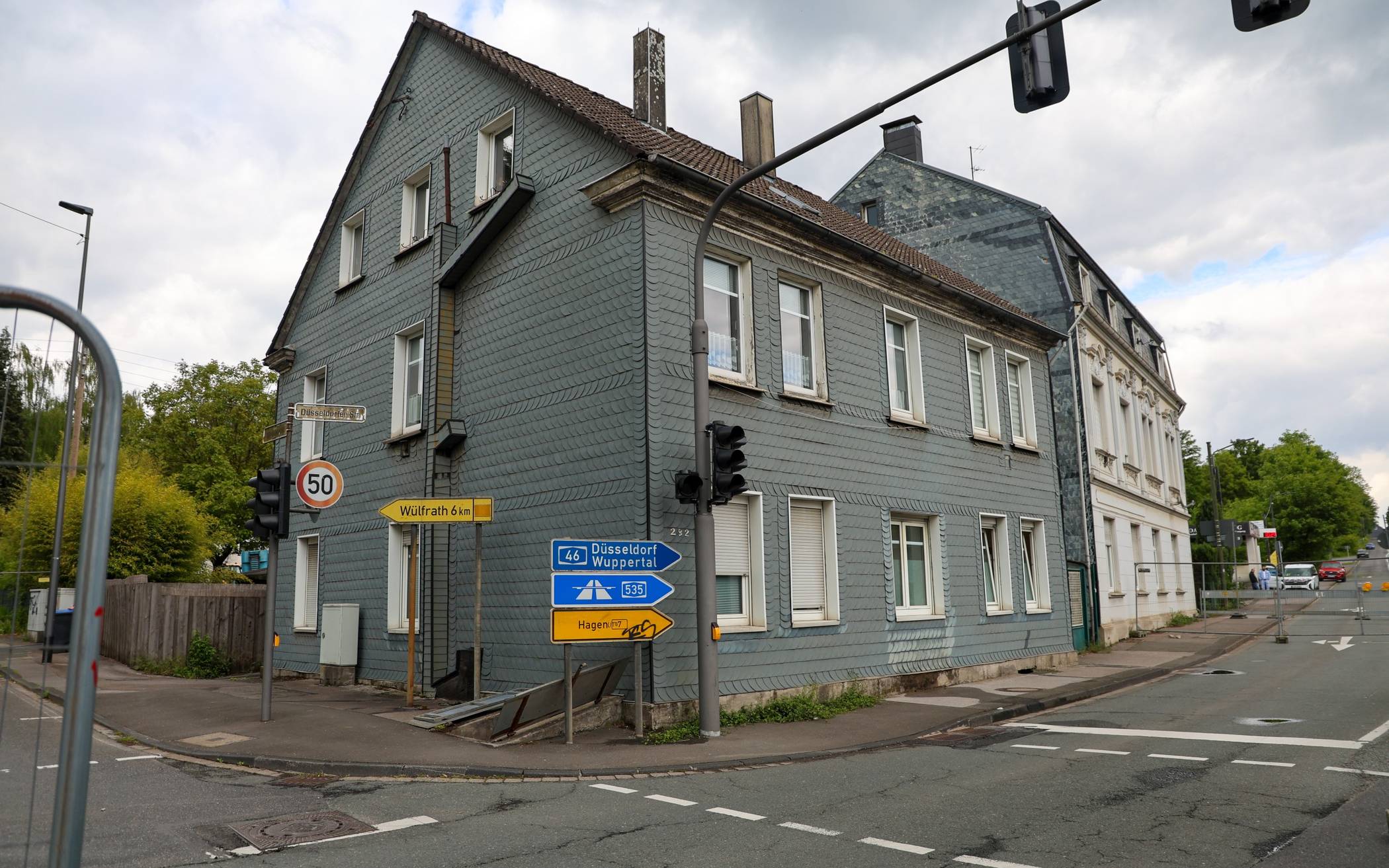 Das Haus ist nicht mehr einsturzgefärdet.