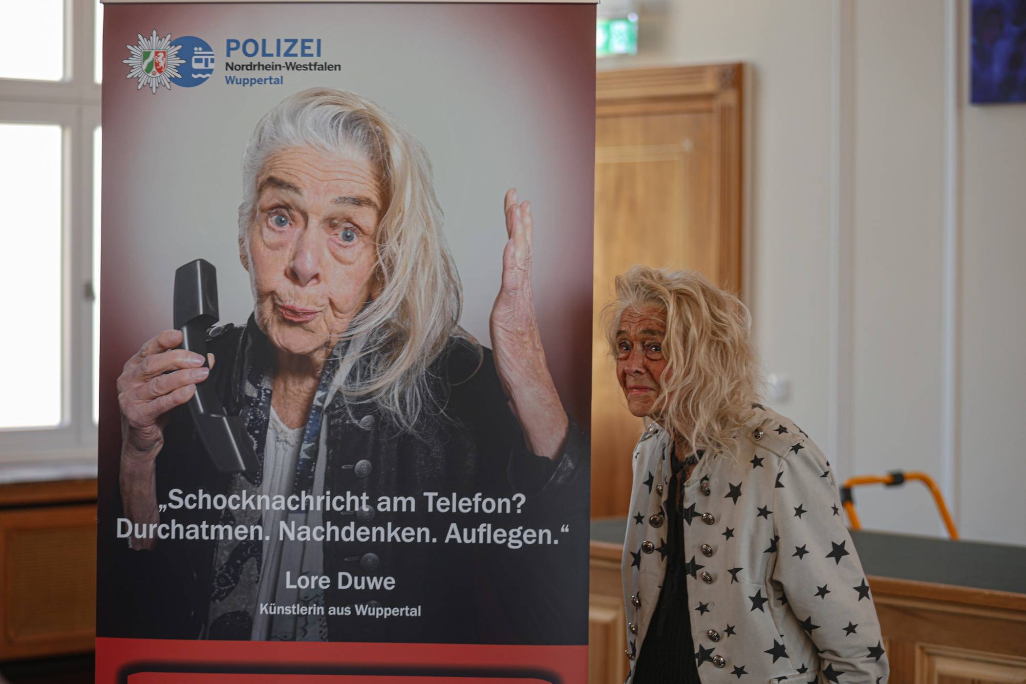  Auch Lore Duwe unterstützt die Präventionskampagne der Wuppertaler Polizei. 