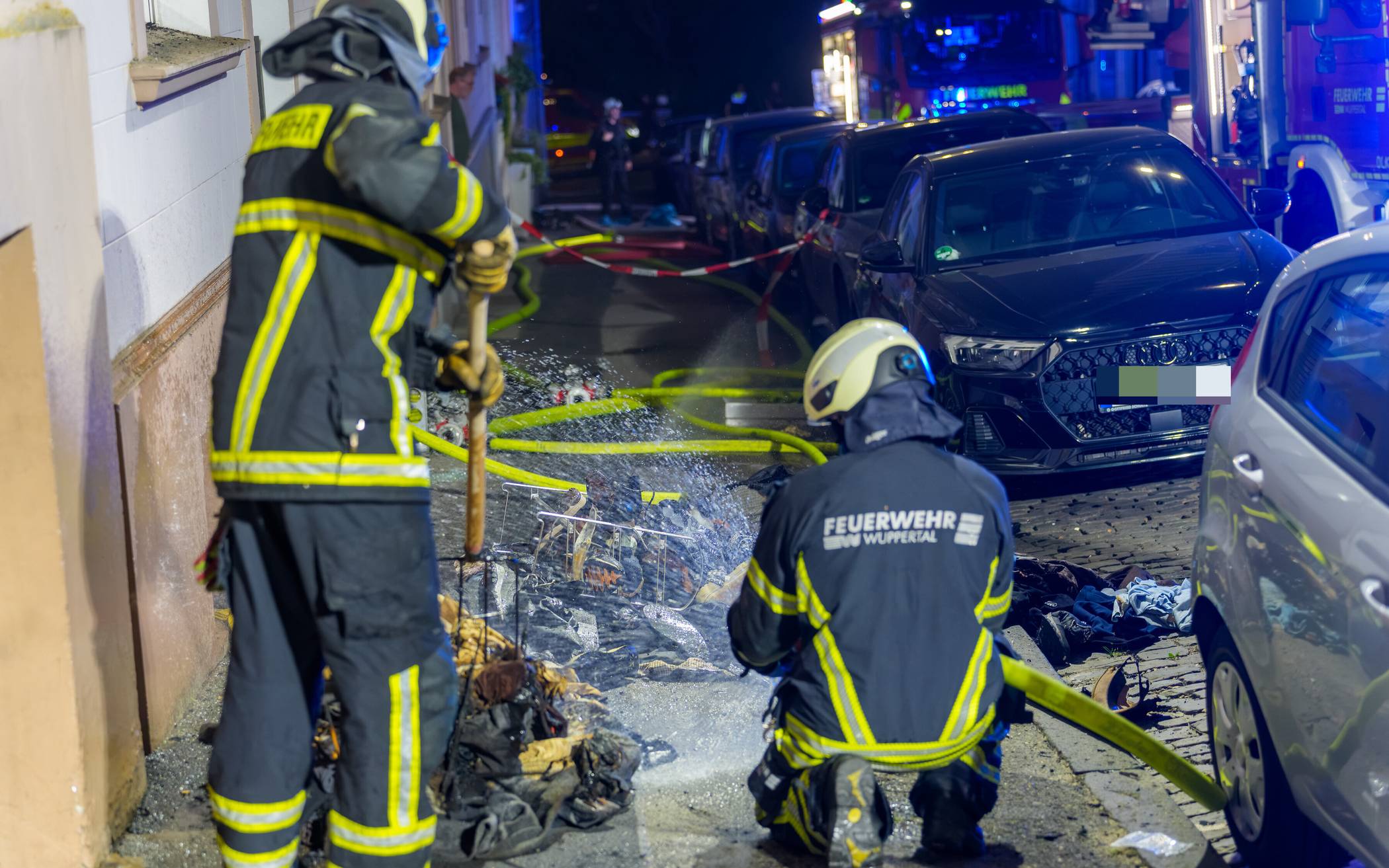 Die Feuerwehr löschte das Brandgut auf