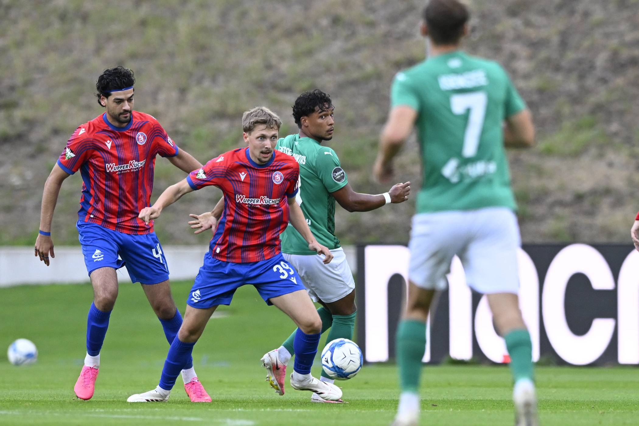  Szene mit Kilian Bielitza gegen Schonnebeck. 