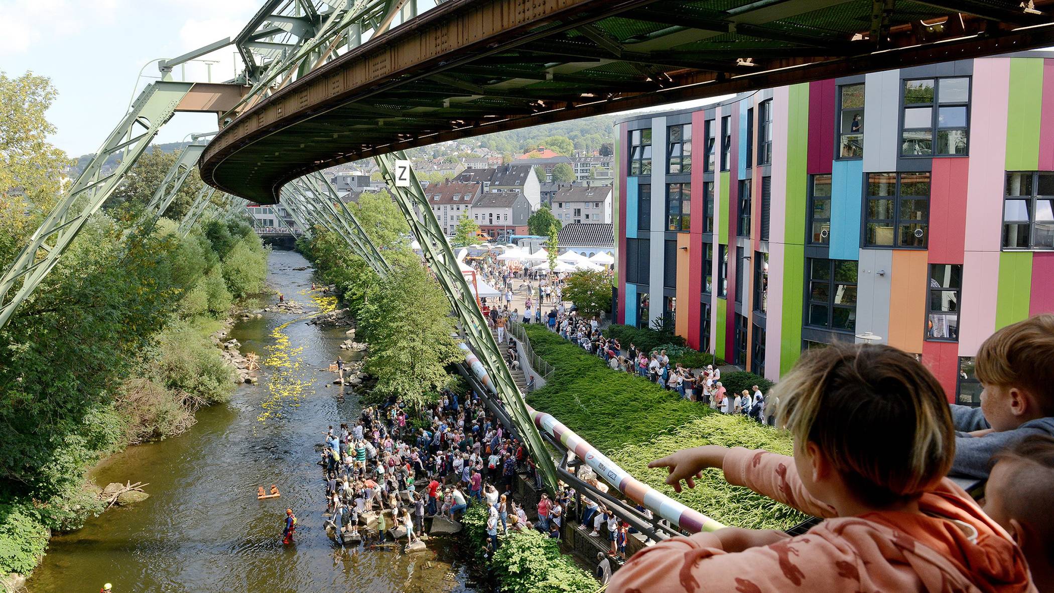 Das Entenrennen findet stets vor „vollen Rängen“ statt.