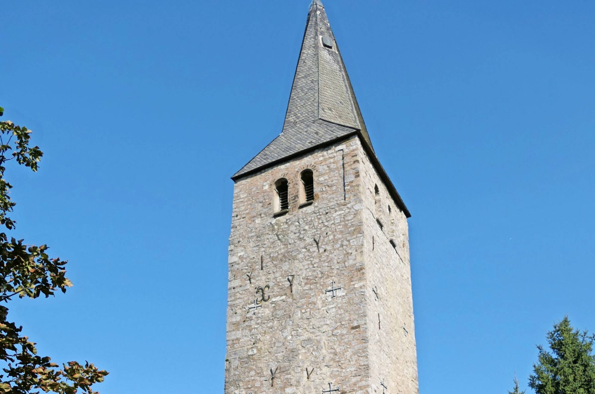   Die rund 1.000 Jahre alte Kirche Schöller gilt als älteste Kirche im Wuppertaler Stadtgebiet. 