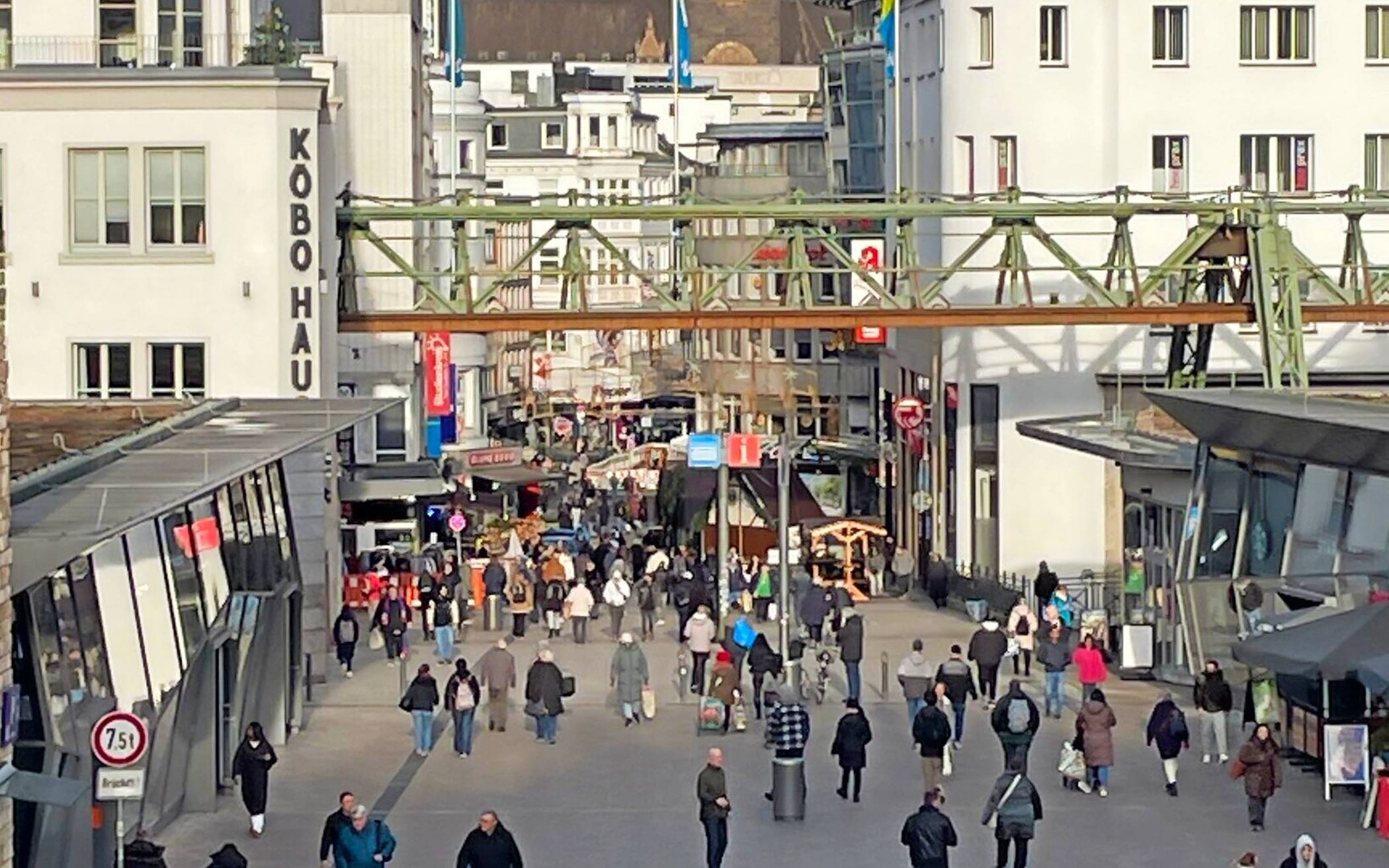  Blick in die Elberfelder Fußgängerzone. 