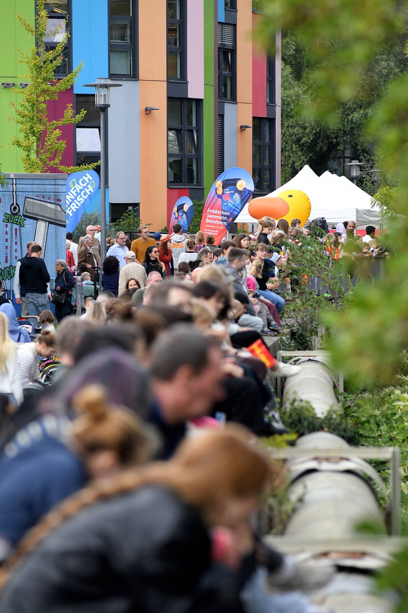 Rund 4.000 Besucherinnen und Besucher nutzten das Junior-Uni-Sommerfest, um die vielfältigen Angebote vor Ort zu entdecken. 