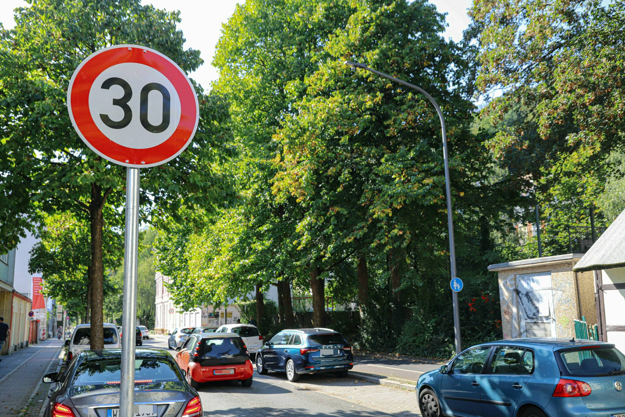  Blick in die Hünefeldstraße. 