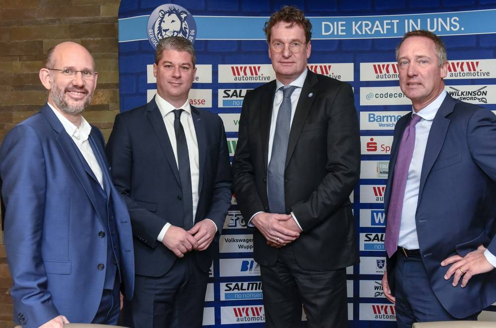  Michael Brill (Geschäftsfüher D.LIVE), Philipp Tychy (Geschäftsführer Bergischer HC), Jörg Föste (Geschäftsführer Bergischer HC) und Dr. Peter Kluth (Sportstadt Düsseldorf) bei der Vorstellung der Partnerschaft des Bergischen HC mit der Sportstadt Düsseldorf/D.LIVE im Rahmen der BHC-Jahresauftaktpressekonferenz 2019 . 