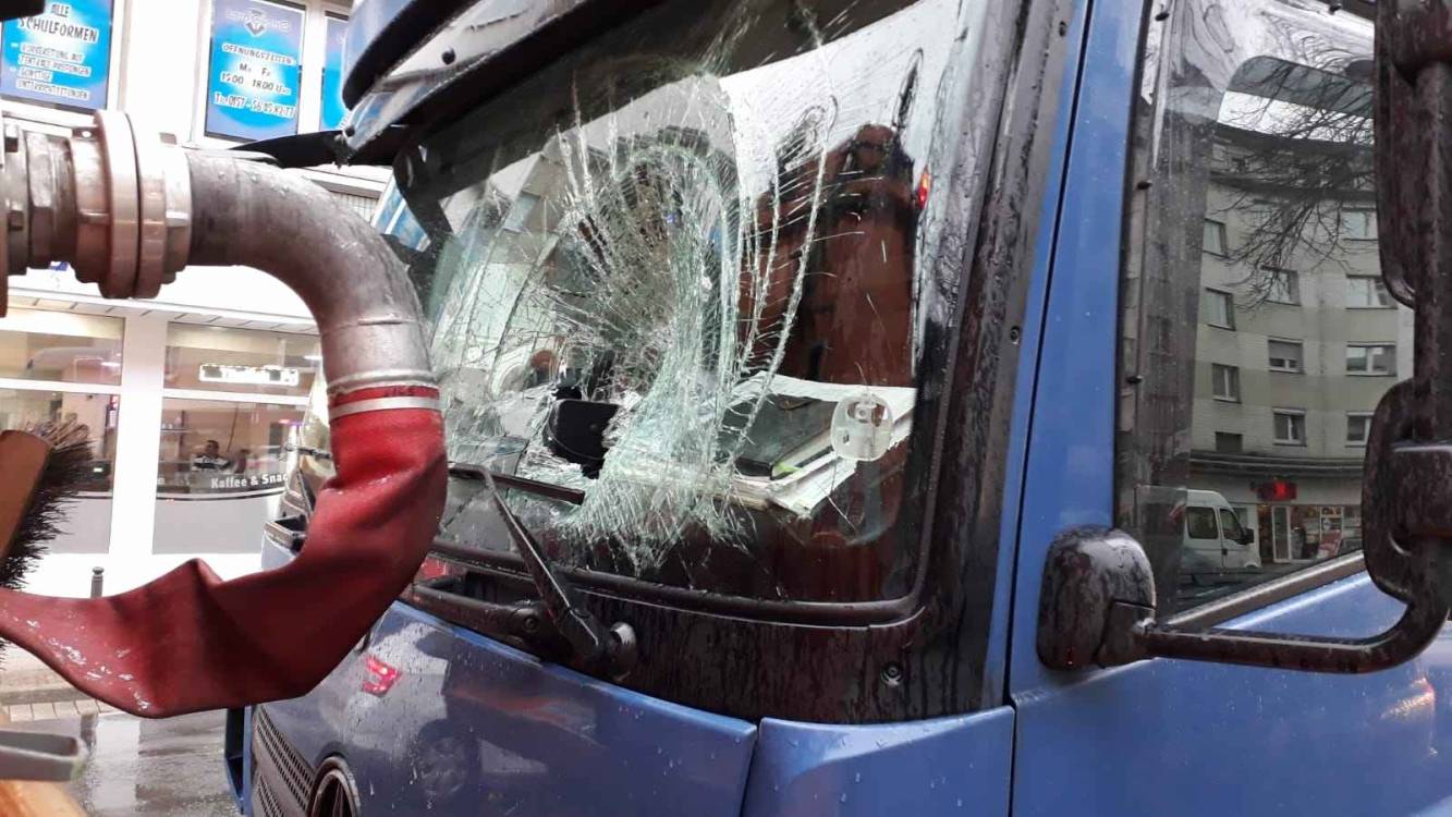 Volles Rohr, kaputte Scheibe