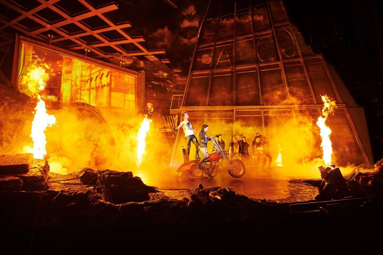  Feurig,rockig und auf Deutsch - so kommt "Bat out of Hell" in Oberhausen auf die Musical-Bühne.  