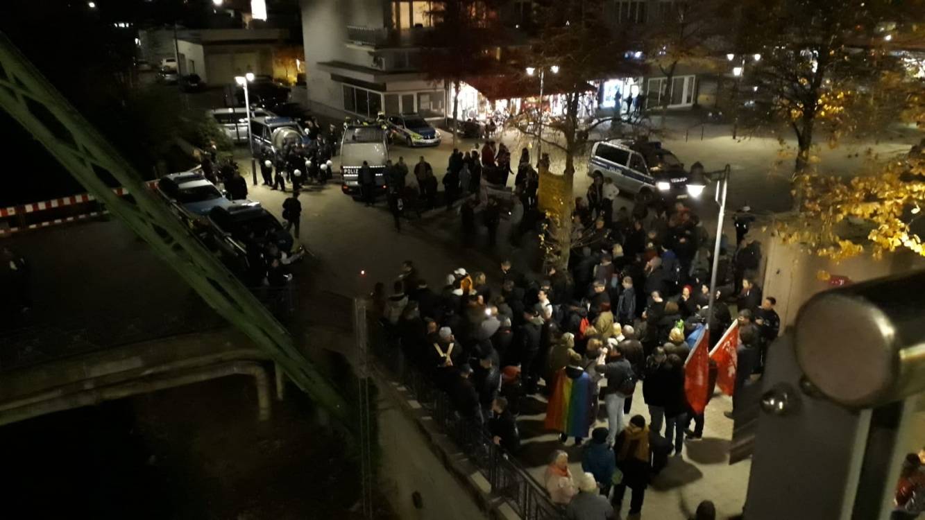  Die Gegendemo formiert sich. 