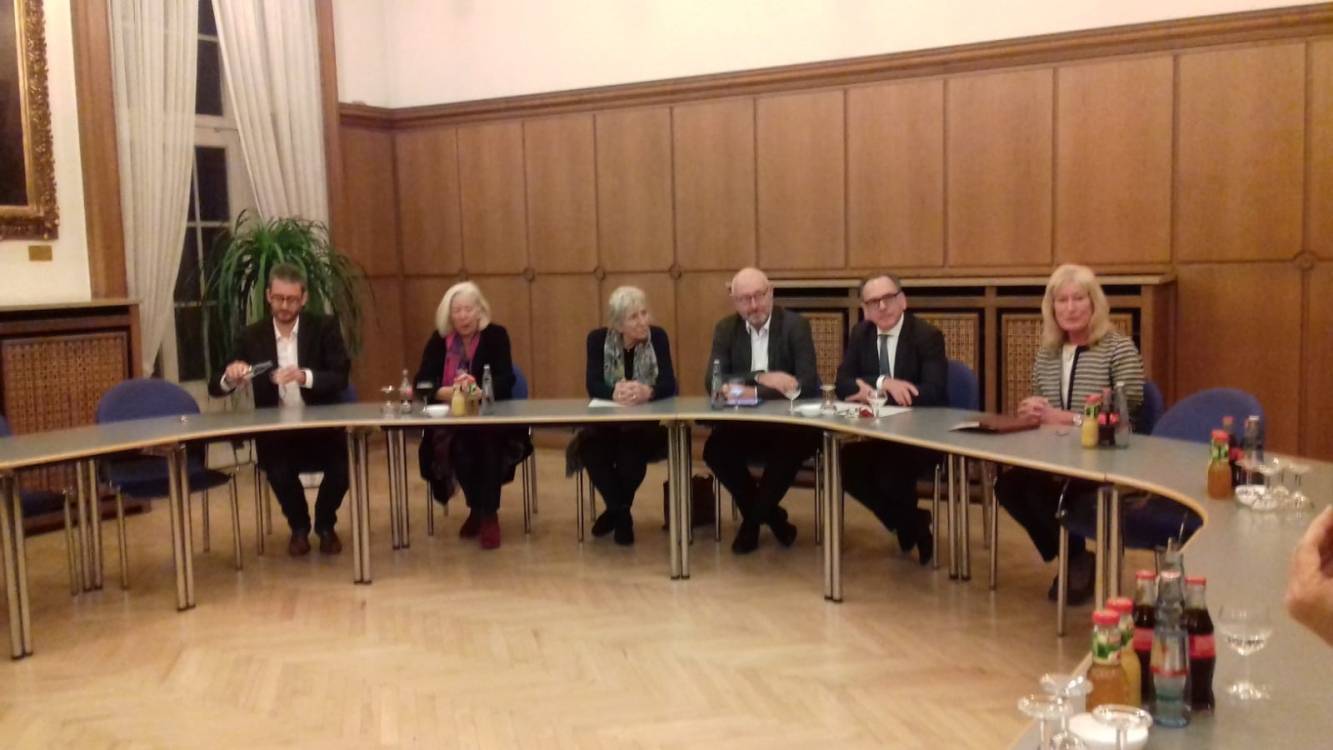  Die Pressekonferenz im Rathaus. 