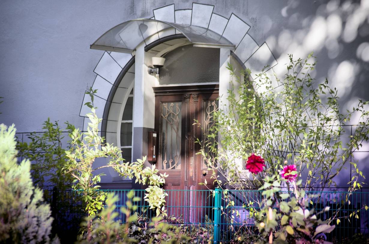  Allerhand Schätze sind im Zooviertel zu entdecken, wie dieser Jugendstil-Eingang mit Baumarkt-Vordach. 