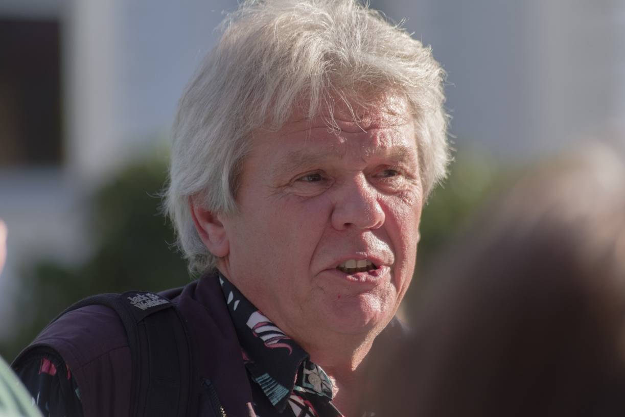  Beim Anblick des Zoo-Empfangsgebäudes spart der städtische Denkmalschützer Uwe Haltaufderheide nicht an Kritik. 