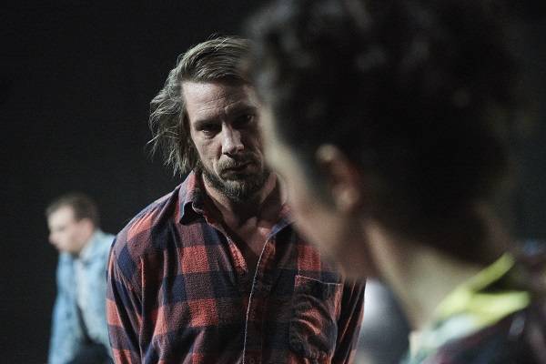 Er schreit, tobt, gibt alles