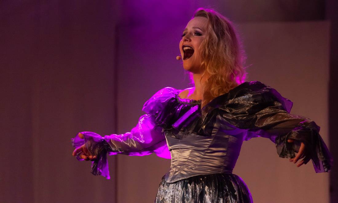 Mit dem Nudelholz für das Bergische