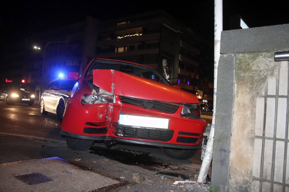  Der Wagen war erheblich beschädigt. 