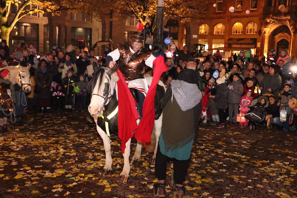 Tausende bei Martinszügen