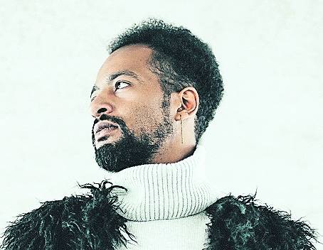 Sänger, Produzent und Sound-Designer