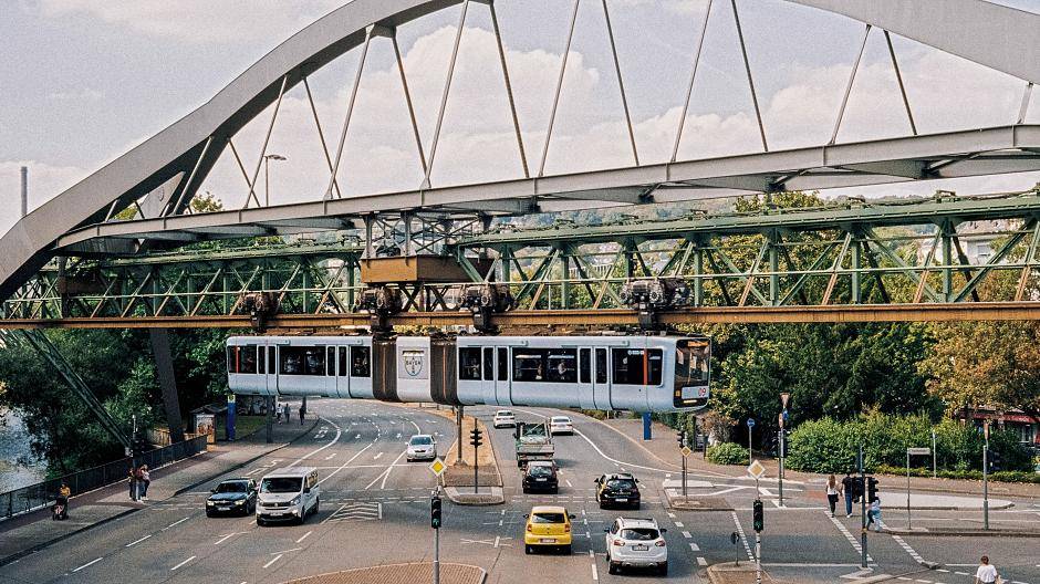 Auf ins Zoo-Viertel. Der Märchenbrunnen darf bei einer abendlichen Tour durchs Tal...