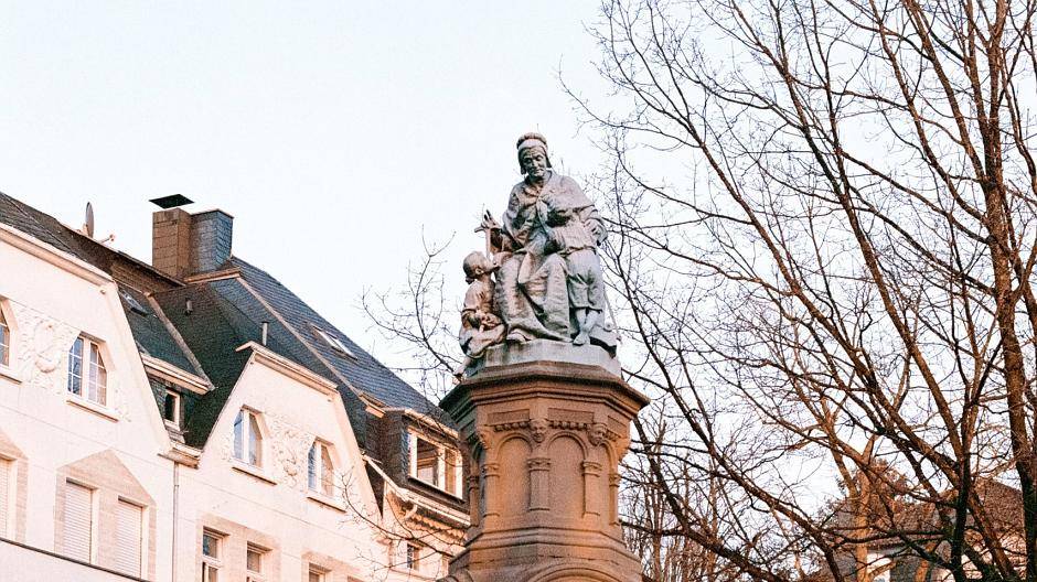 Auf ins Zoo-Viertel. Der Märchenbrunnen darf bei einer abendlichen Tour durchs Tal...