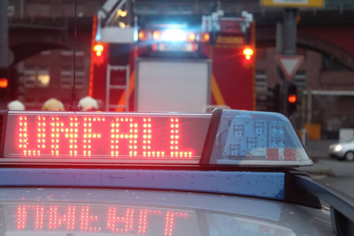 Auto erfasst 14-jähriges Mädchen