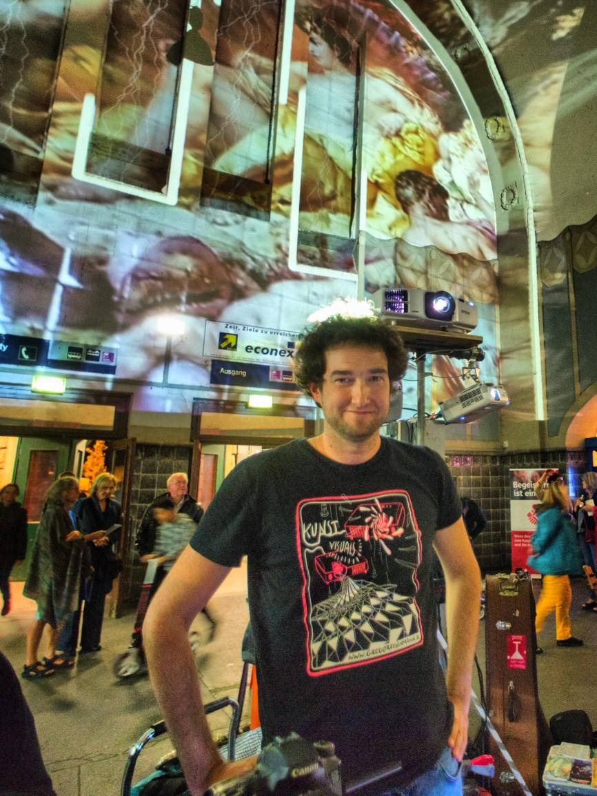  Gregor Eisenmann, der Urheber der Lichtinstallation.  