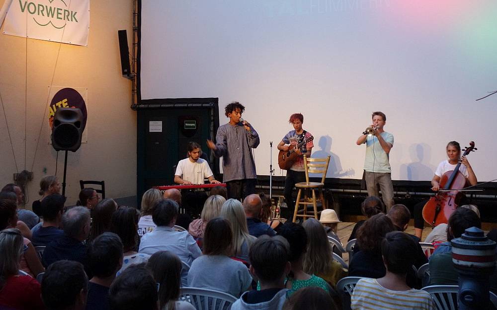  Die Horst-Wegener-Band auf der Talflimmern-Bühne. 