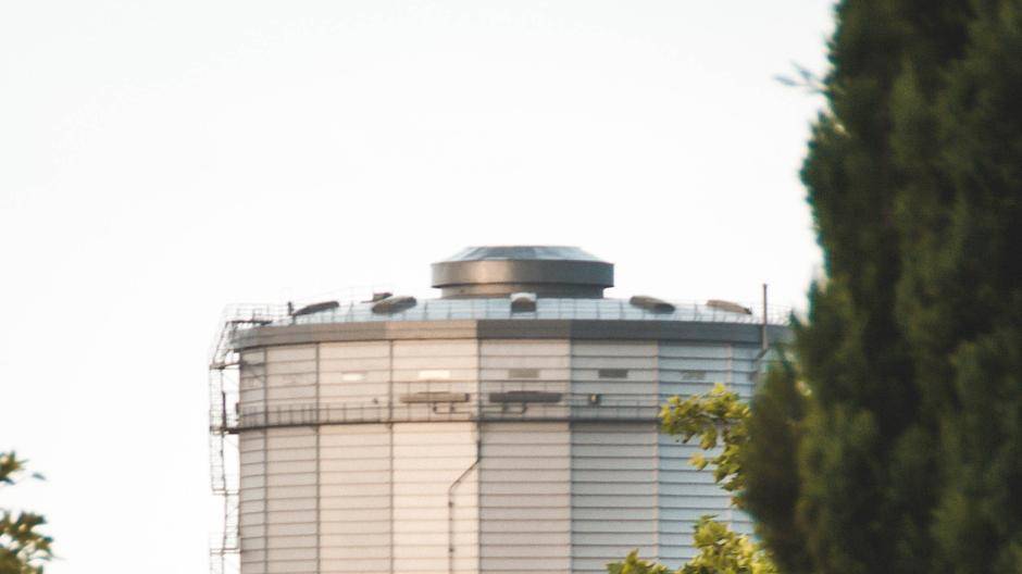 Beim Blick durch die Linse bin ich am Gaskessel in Wuppertal-Heckinghausen hängen...