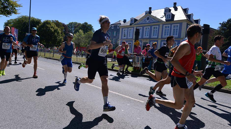 Hochsommerliche Temperaturen und ein strahlend blauer Himmel warteten auf die...