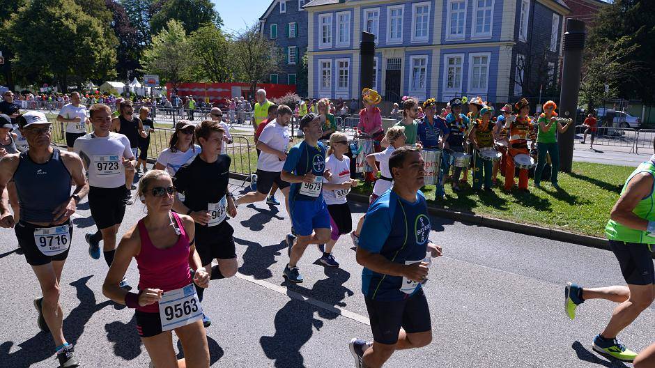 Läufer statt Autos auf der...