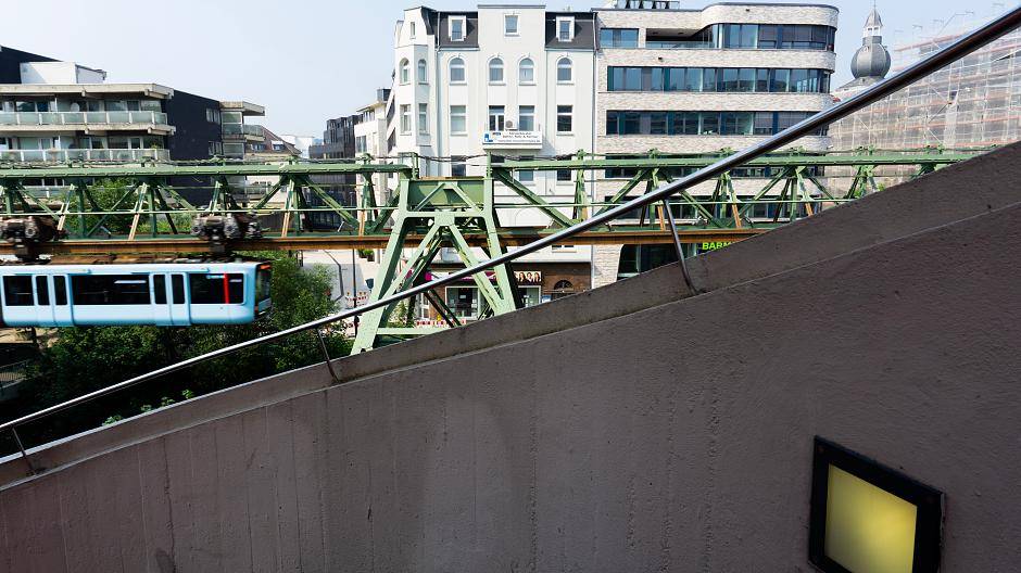 Doch nicht nur bei Nacht ist Wuppertal wunderschön! Am Tage wird mit eindrucksvollen...