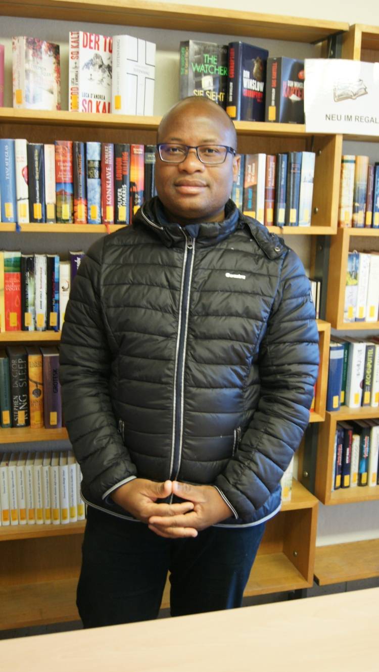  Franck Ahokou ist aus Benin in Westafrika nach Wuppertal gekommen, um hier als Kaplan zu arbeiten. 