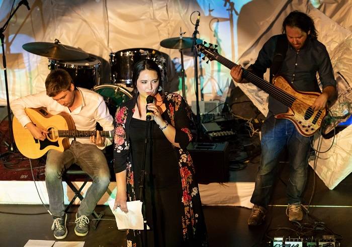  Sängerin Dilara Baskinci. 