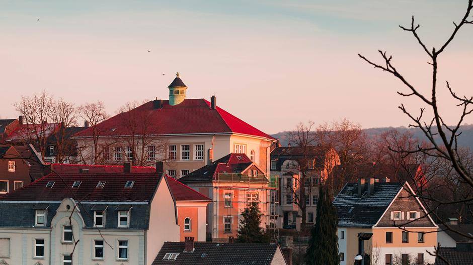 Wuppertal hat wunderschöne Sonnenuntergänge. Ich gehe gern die Norbahntrasse entlang,...
