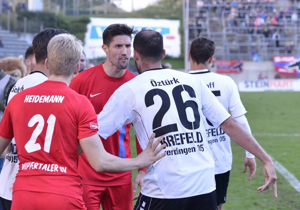  Hitziges Duell: Gino Windmüller war im Hinspiel gegen den KFC mit der Gesamtsituation unzufrieden. 