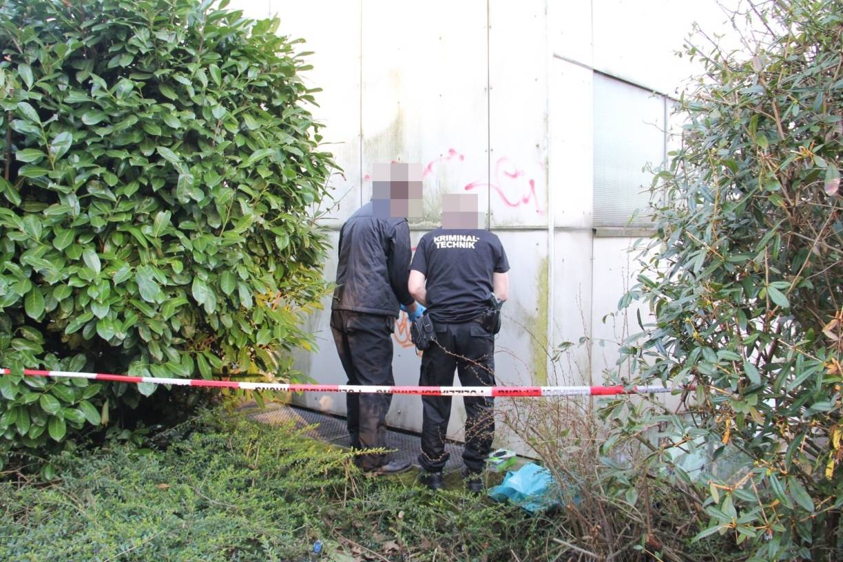  Kriminaltechniker sicherten die Spuren. 