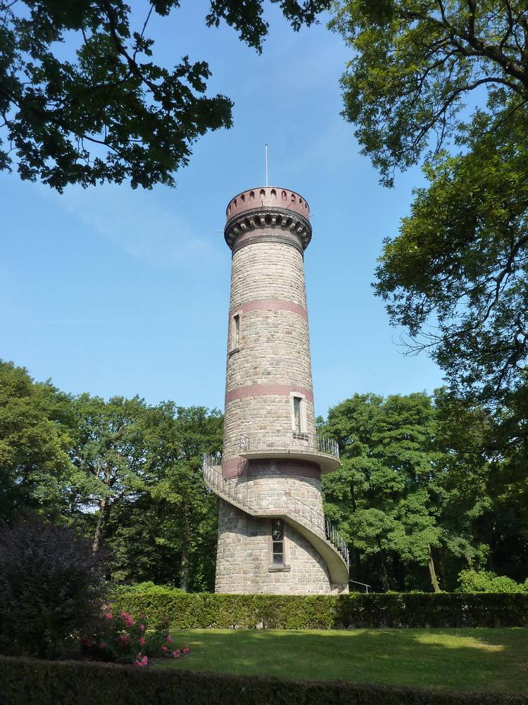  Sonntag jährt sich die Eröffnung des Toelleturmes zum 130. Mal. Wenn das Wetter passt, ist der Turm von 12 bis 18 Uhr geöffnet. Für den Aufstieg wird um eine Spende gebeten. 